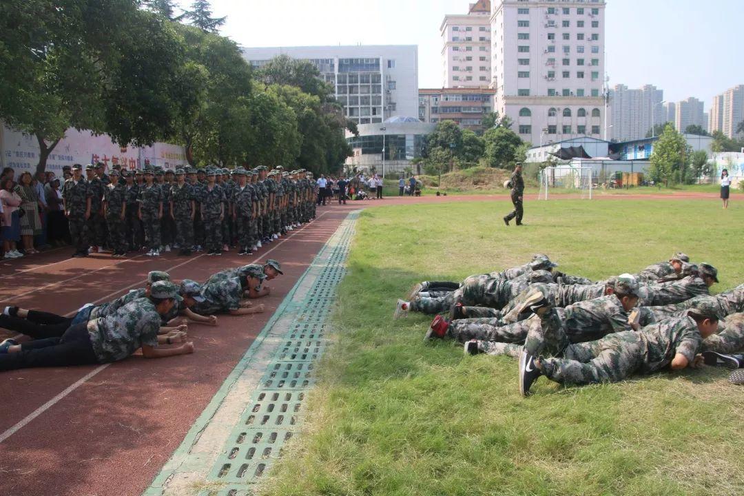 best365体育入口中文版都会森林学校盛大举行2019级新生自觉学习及军事训练闭营仪式