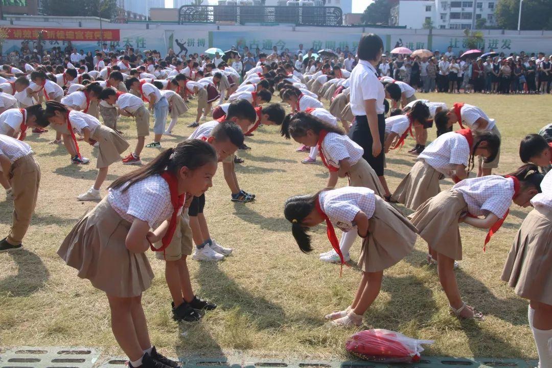 “迎民族盛会 向祖国致敬”——best365体育入口中文版都会森林学校小学部2019-2020学年第一学期开学仪式盛大举行