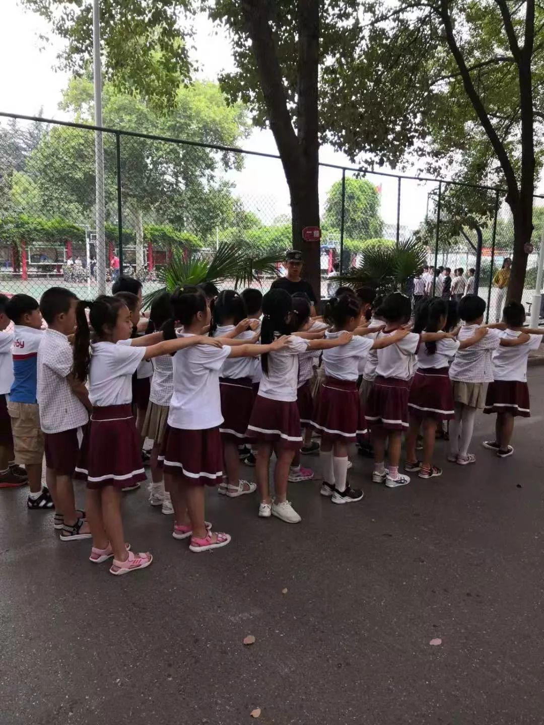 磨炼意志，蜕酿生长——best365体育入口中文版都会森林学校小学部2019—2020学年军事会操演习